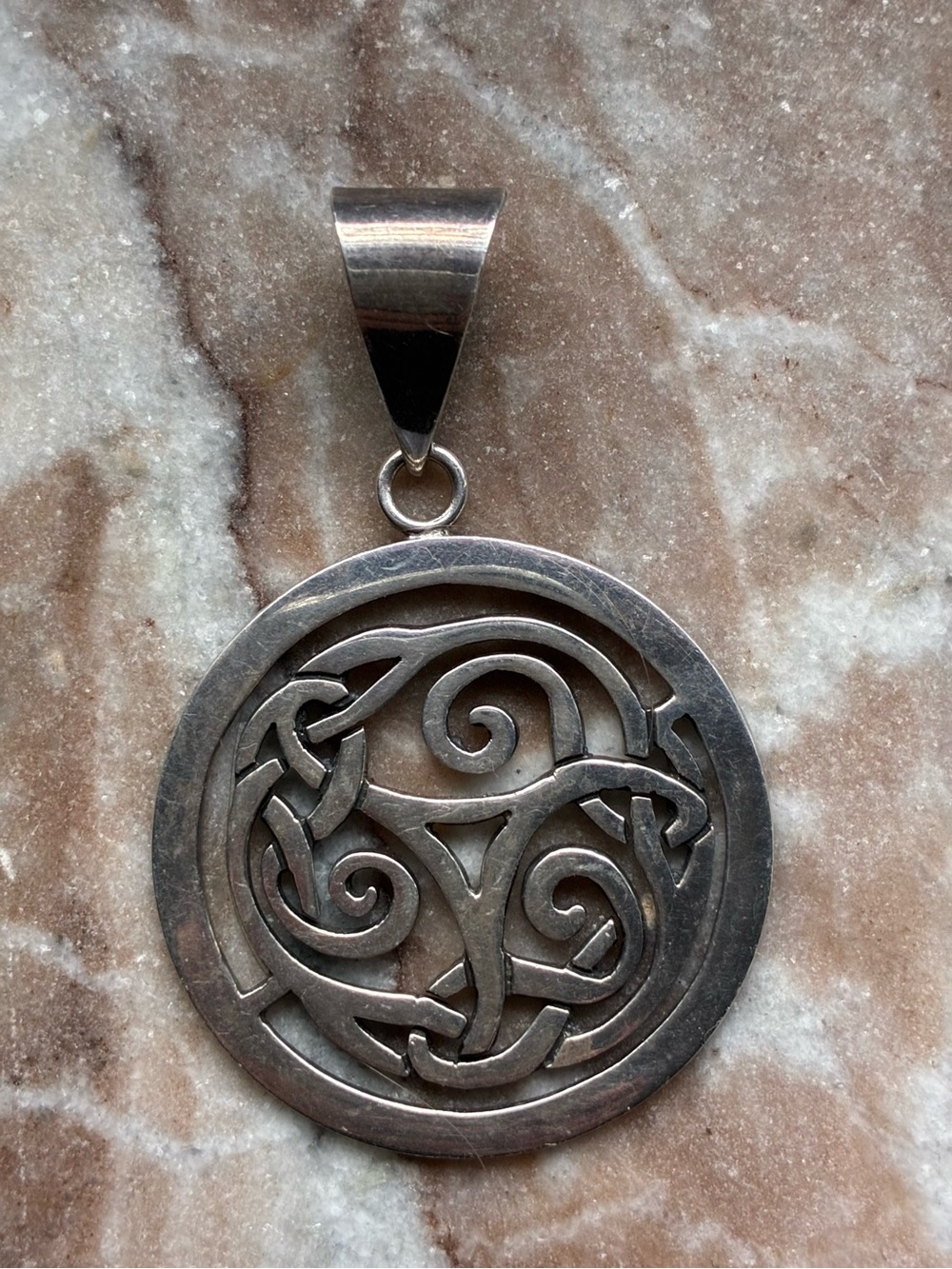 Sterling Silver Celtic Knot Pendant w/Great Bail